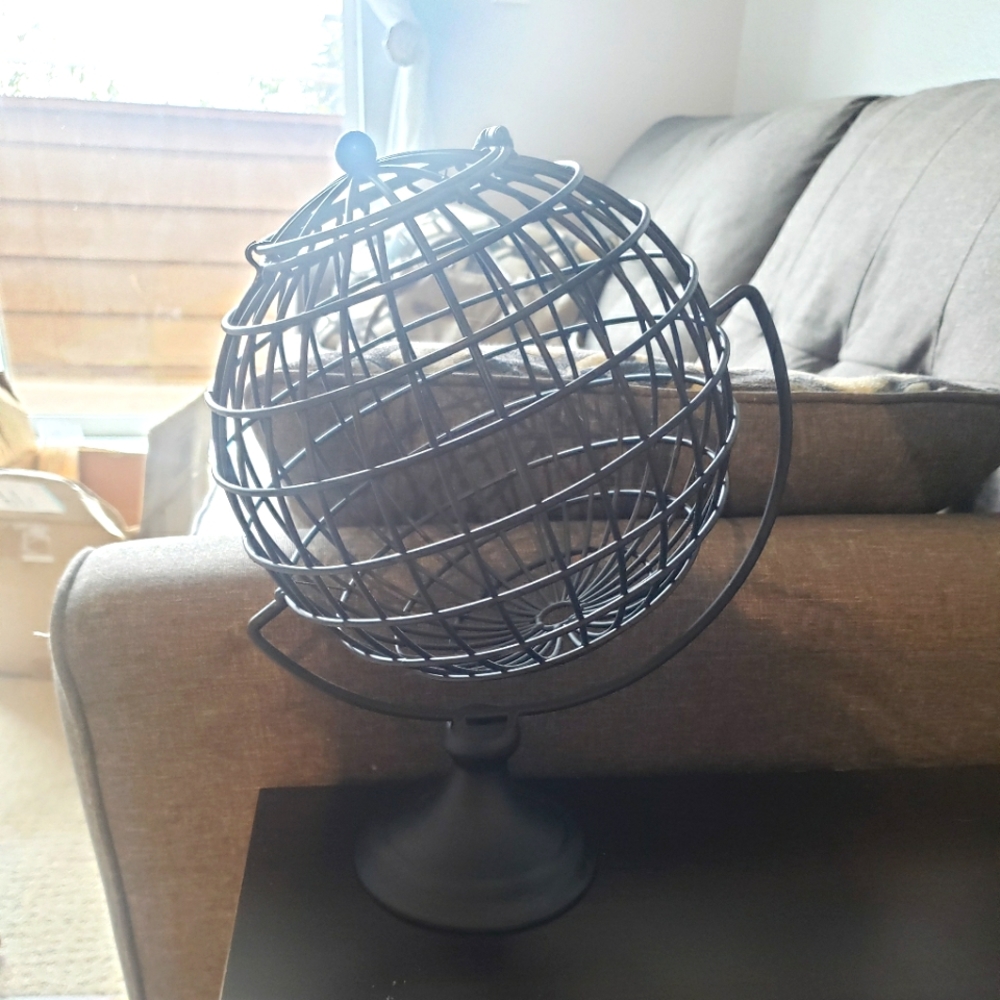Travel globe wine cork holder